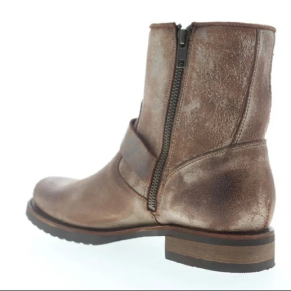 frye Veronica Belted Distressed Short Boots. Size 6 - Picture 15 of 16